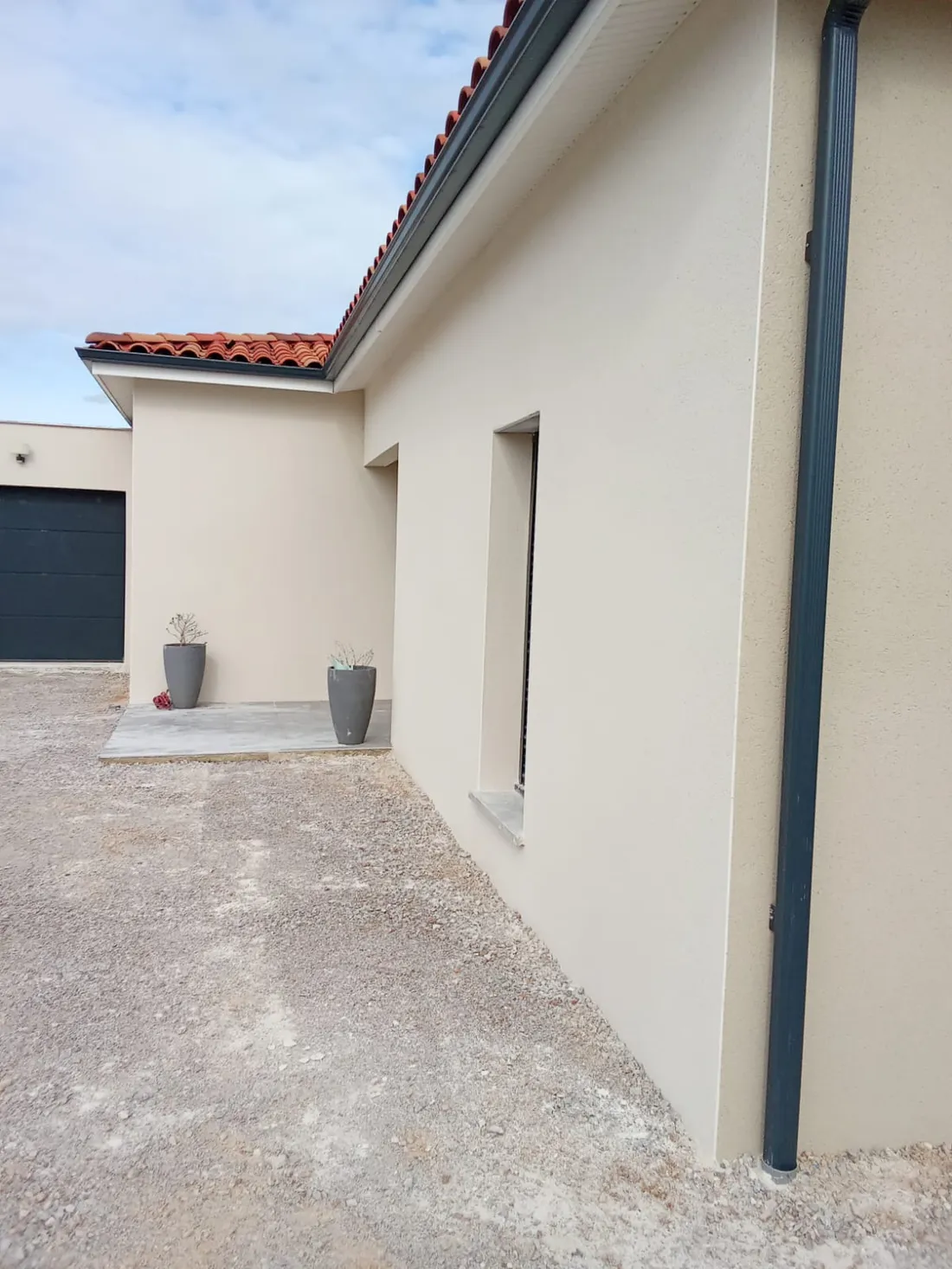 Façade de maison individuelle enduite et ravalée à Toulouse