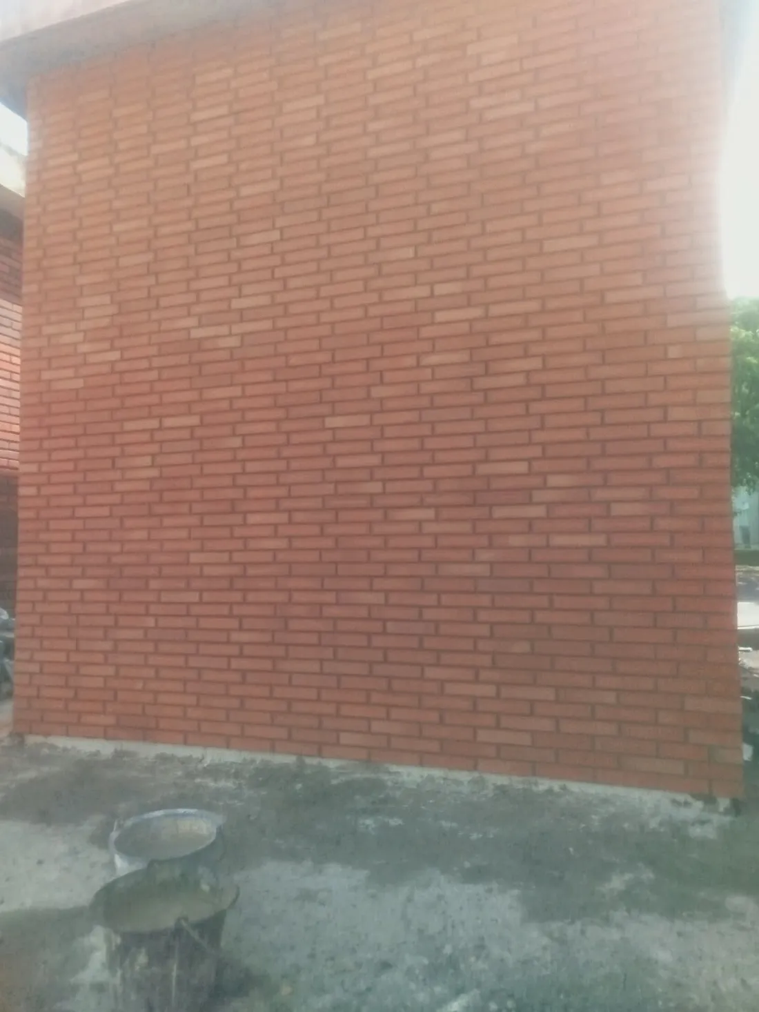 Mur de façade en brique à Toulouse